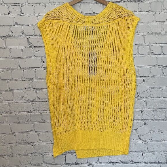 Uniq Sleeveless Sweater - Picture 3 of 4